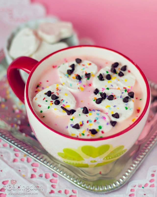 รูปภาพ:http://www.bakingdom.com/wp-content/uploads/2012/01/Strawberry-White-Hot-Chocolate.jpg