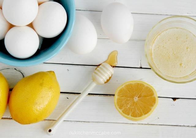 รูปภาพ:http://thekitchenmccabe.com/wp-content/uploads/2013/11/honey-lemon-egg-white-diy-mask-homemade-4.jpg