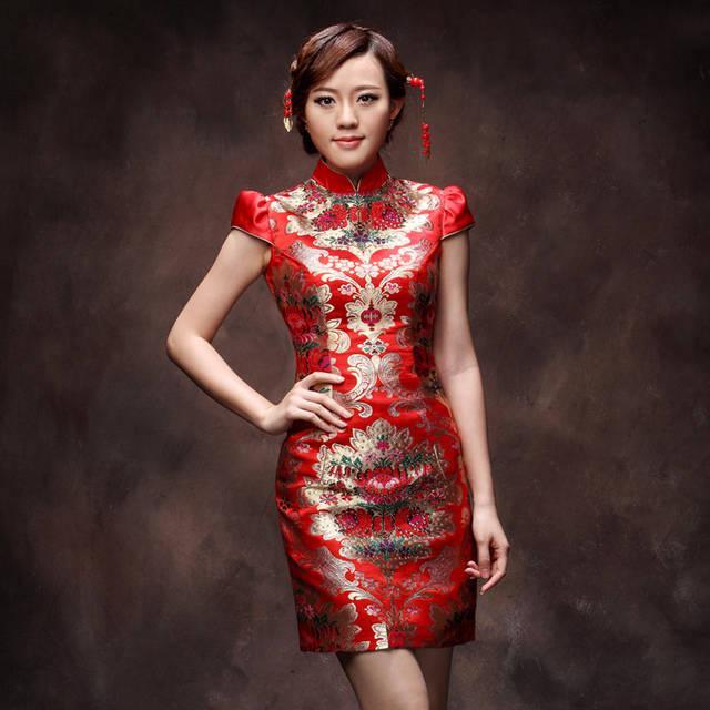 รูปภาพ:http://g01.a.alicdn.com/kf/HTB1KQ0bIXXXXXaIXFXXq6xXFXXXQ/New-2014-Female-Women-Dress-Brocade-bride-cheongsam-fashion-quality-Formal-dress-chinese-traditional-dress-qipao.jpg