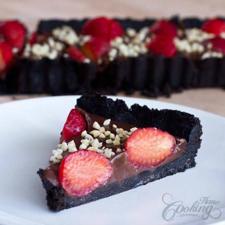 รูปภาพ:http://www.homecookingadventure.com/images/recipes/no_bake_strawberry_chocolate_tart_main4.jpg