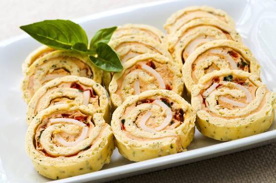 รูปภาพ:http://alfredscatering.com/wp-content/uploads/2012/12/mini-sandwich-spiral-roll-appetizers1.jpg