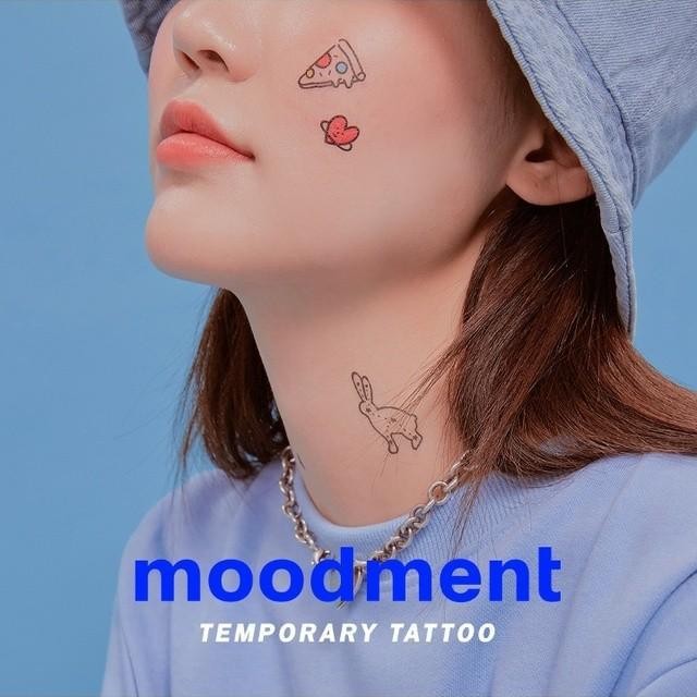 ตัวอย่าง ภาพหน้าปก:อยากสักแต่กลัวเจ็บ นี่เลย 'moodment' สติกเกอร์แทททูสุดคิ้วท์ สวยได้ ไม่เจ็บแน่นอน