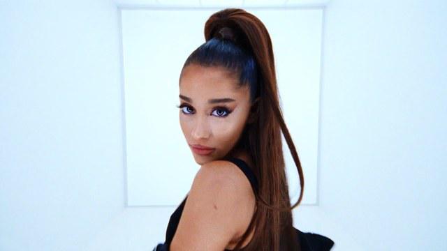 รูปภาพ:https://assets.vogue.com/photos/5d24924bdfd2e20009da3e10/16:9/pass/arianagrandeyt.jpg