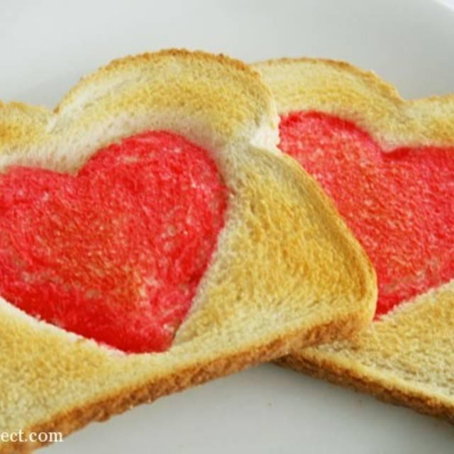 ภาพประกอบบทความ เมนูง่ายๆ หวานรับวาเลนไทน์ กับ 'ขนมปังรูปหัวใจ'