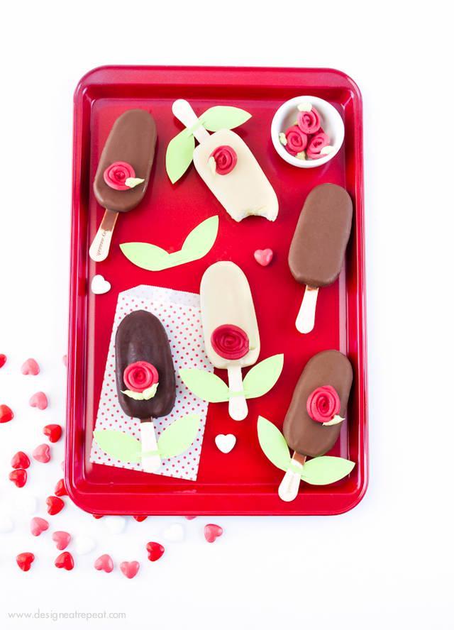 รูปภาพ:http://www.designeatrepeat.com/wp-content/uploads/Ice-Cream-Bar-Almond-Bark-Rose-Easy-Valentines-Day-treat-idea-Find-the-tutorial-at-Design-Eat-Repeat.jpg