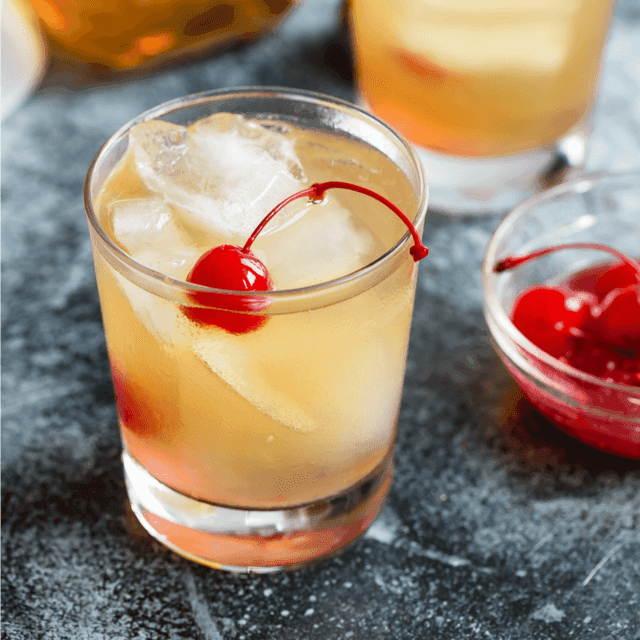 รูปภาพ:https://www.culinaryhill.com/wp-content/uploads/2018/11/whiskey-sour-cocktail-SQ-04-Culinary-Hill.png