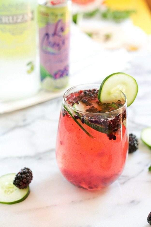 รูปภาพ:https://www.eatingbirdfood.com/wp-content/uploads/2015/08/Blackberry-Cucumber-Skinny-Mojito1.jpg