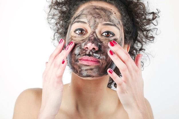 รูปภาพ:https://image.freepik.com/free-photo/beautiful-young-woman-applying-black-face-mask-with-her-fingers-against-white-background_23-2147901135.jpg