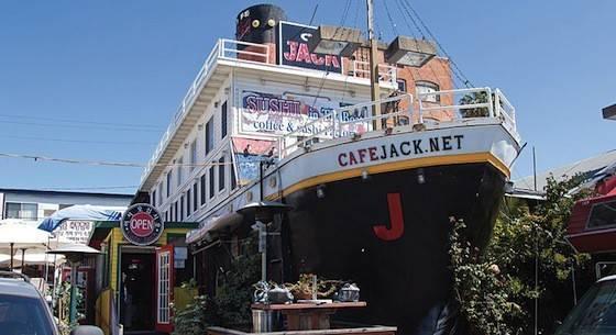 รูปภาพ:http://images1.laweekly.com/imager/cafe-jack-a-titanic-themed-restaurant-in/u/original/4202520/cafejack.jpg