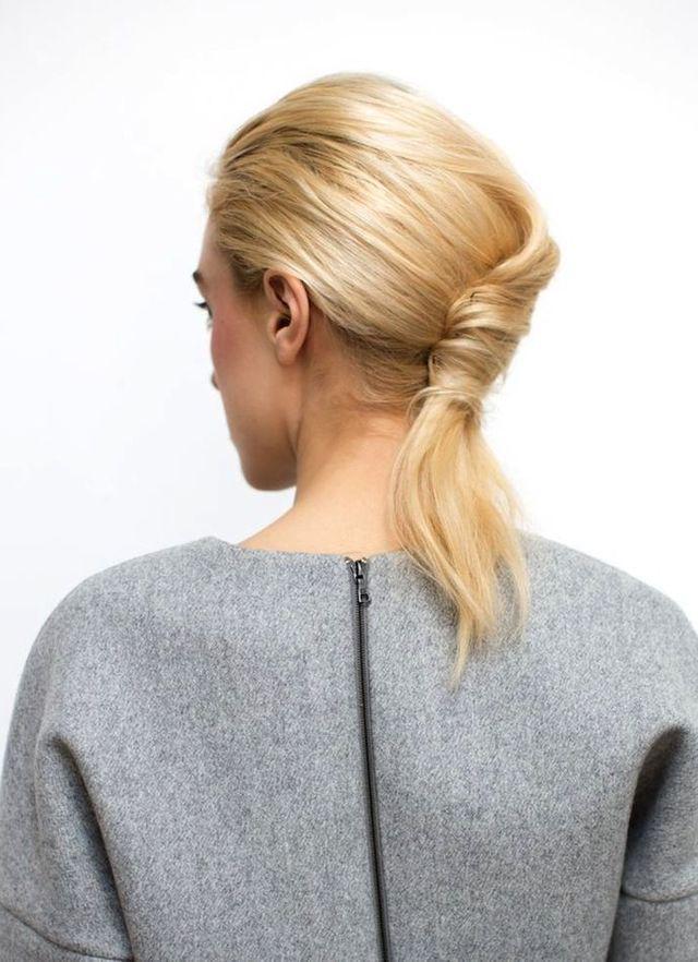 รูปภาพ:http://glamradar.com/wp-content/uploads/2015/02/french-twist-lopsided-ponytail1.jpg