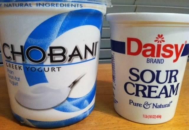 รูปภาพ:http://4.bp.blogspot.com/-c4iHv27fJcg/UpKyLiEQK6I/AAAAAAAAABM/vla8Bgfh6Gg/s1600/Greek+yogurt+vs+sour+cream.jpg