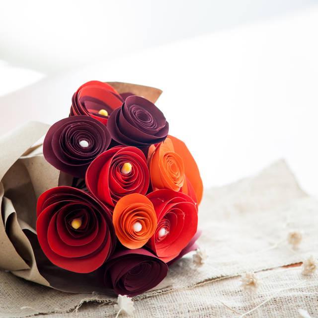 ตัวอย่าง ภาพหน้าปก:DIY 'ช่อดอกไม้กระดาษ' ไม่แห้ง ไม่เหี่ยว สำหรับคนมีความรัก