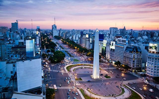 รูปภาพ:https://www.goodfreephotos.com/albums/argentina/buenos-aires/city-and-traffic-view-in-argentina.jpg