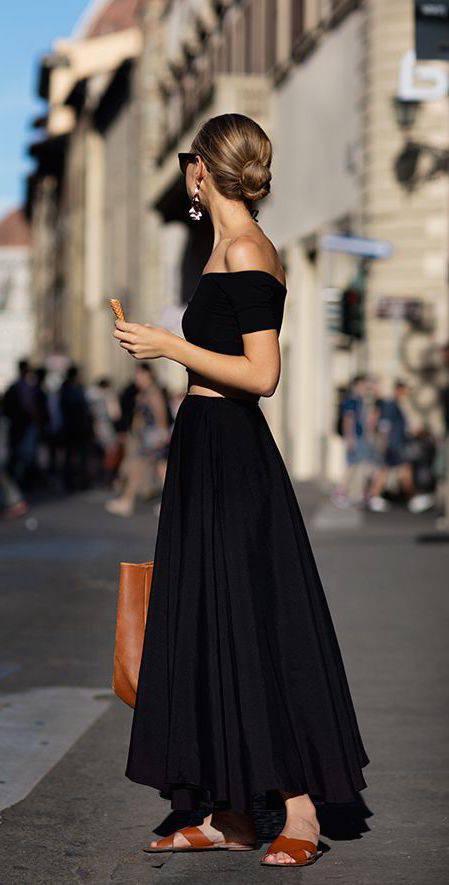 รูปภาพ:http://wachabuy.com/wp-content/uploads/2015/07/street-style-black-crop-top-maxi-skirt-@wachabuy.jpg