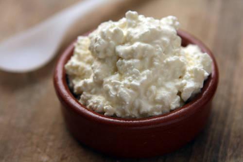 รูปภาพ:http://davidlebovitz.com.s3.amazonaws.com/wp-content/uploads/2006/03/homemade-cottage-cheese-recipe.jpg