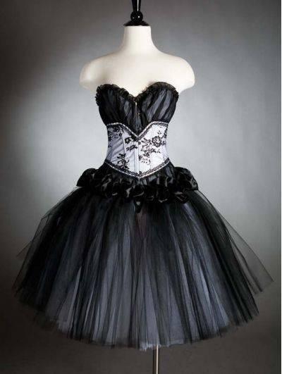 รูปภาพ:http://www.deerpearlflowers.com/wp-content/uploads/2015/05/steampunk-black-and-white-gothic-corset-bridesmaid-dress.jpg