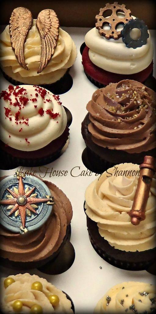 รูปภาพ:http://www.deerpearlflowers.com/wp-content/uploads/2015/05/Steampunk-steam-punk-cupcakes-wings-whistle-compass-gold-silver-bronze-copper-wedding-Lake-House-Cake-by-Shannon-511x1024.jpg