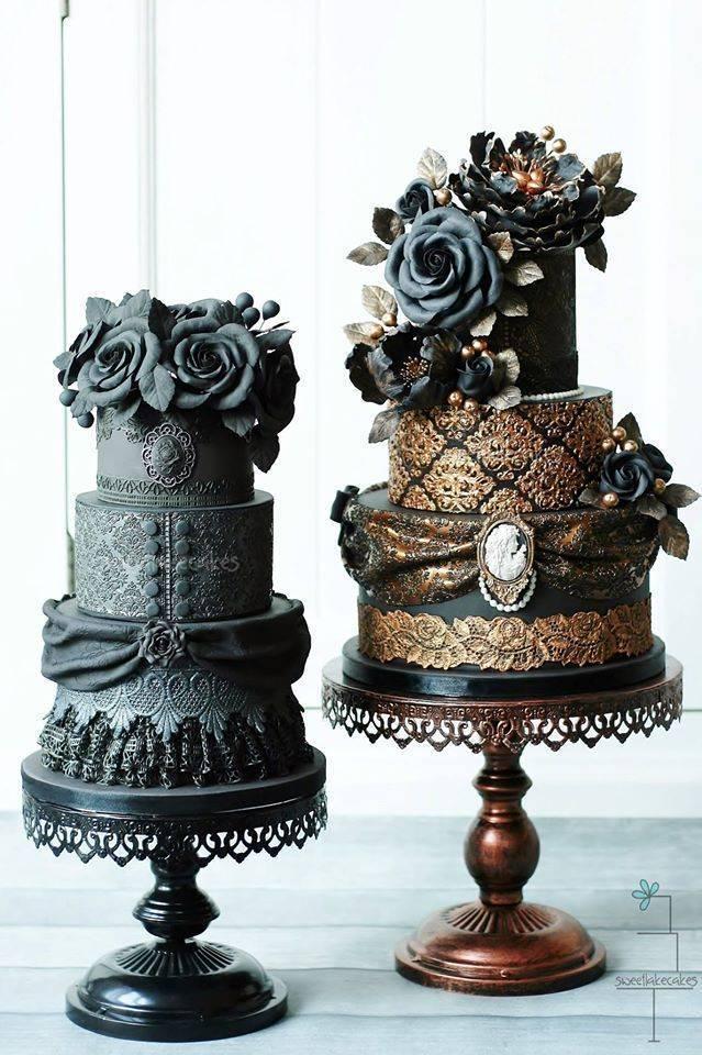รูปภาพ:http://www.deerpearlflowers.com/wp-content/uploads/2015/05/Gorgeous-Black-and-Gold-Wedding-Cakes-from-Sweetlake-Cakes.jpg
