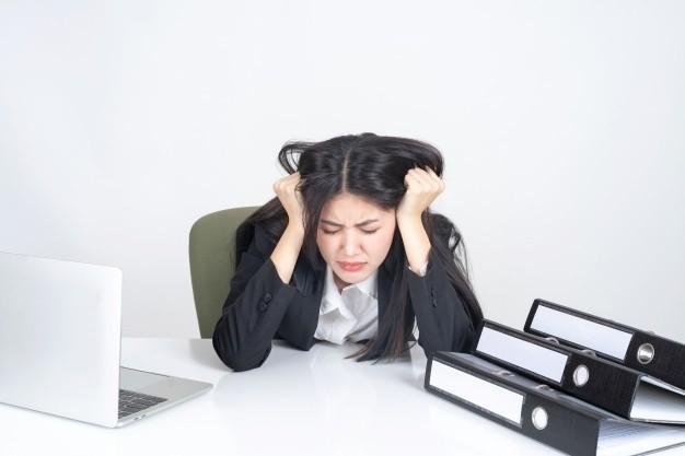 รูปภาพ:https://img.freepik.com/free-photo/business-woman-is-stressed-from-work_1150-10188.jpg?size=626&ext=jpg