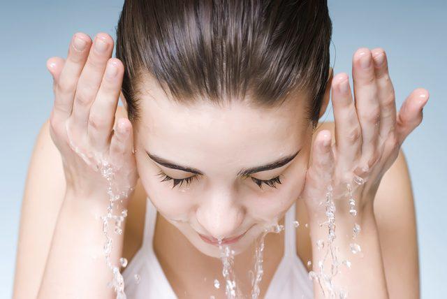 รูปภาพ:https://www.madoverbrand.com/wp-content/uploads/2018/09/face-wash-for-women.jpg