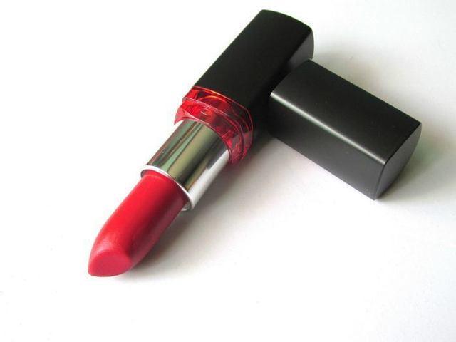 รูปภาพ:https://cdn.makeupandbeauty.com/wp-content/uploads/2016/05/Maybelline-Color-Show-Big-Apple-Red-Creamy-Matte-Lipstick-Pink-My-Red-Review-700x525.jpg