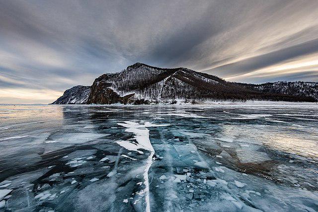 รูปภาพ:https://upload.wikimedia.org/wikipedia/commons/thumb/5/53/Lake_Baikal_in_winter.jpg/800px-Lake_Baikal_in_winter.jpg