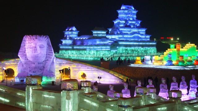 รูปภาพ:https://upload.wikimedia.org/wikipedia/commons/e/e0/Harbin_ice_festival%2C_Sphinx.jpg