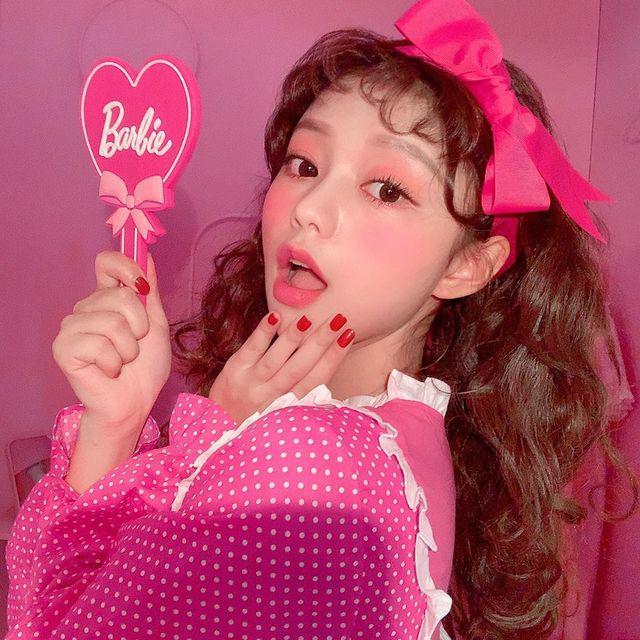 ภาพประกอบบทความ Chuu x barbie เสื้อผ้าแบรนด์ chuu คอลเลคชั่นบาร์บี้สุคคิ้วท์ 💗