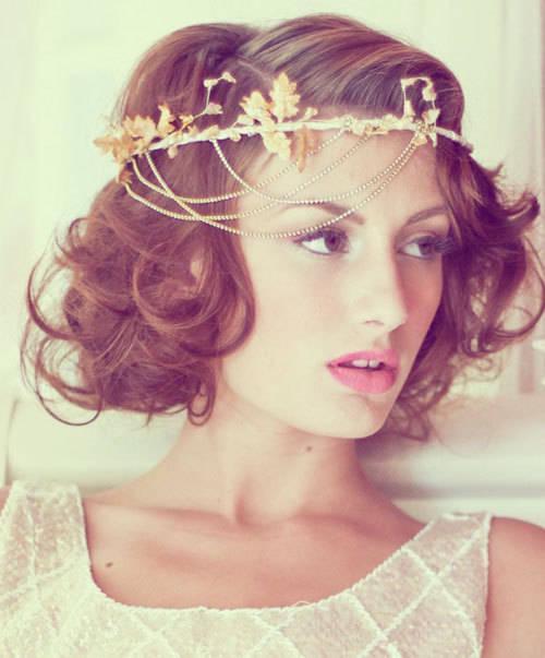 รูปภาพ:http://women-hair-styles.com/wp-content/uploads/2013/11/Short-curly-tiara-bridal-hairstyles.jpg