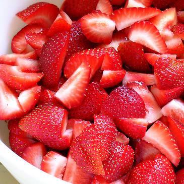 รูปภาพ:http://my10online.com/wp-content/uploads/2011/04/strawberries.jpg