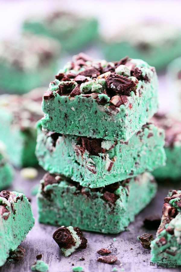 รูปภาพ:http://www.thegunnysack.com/wp-content/uploads/2016/02/Grasshopper-Oreo-Fudge-Recipe.jpg