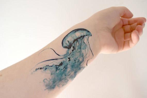 รูปภาพ:http://beautycarehub.com/wp-content/uploads/2015/06/Marine-Life-Tattoo-Design-8.jpg