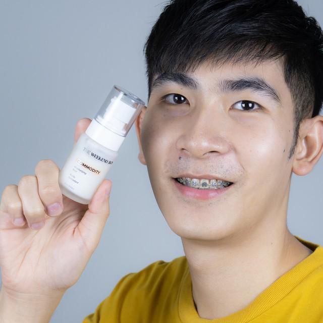 ตัวอย่าง ภาพหน้าปก:THE WEEKEND SKIN : COMMODITY Moisturizing Fluid ไอเท็มสามัญประจำผิวอ่อนแอและขาดน้ำ