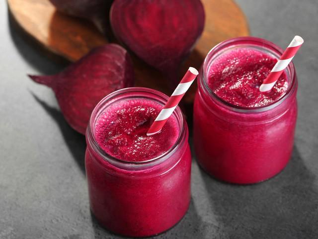 รูปภาพ:https://www.saga.co.uk/contentlibrary/saga/publishing/verticals/food/drink/smoothies/brain-boosting-beetroot-smoothie-520205113-768.jpg