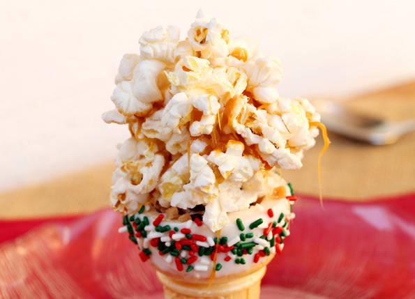 รูปภาพ:http://couponclippingcook.com/wp-content/uploads/2012/11/29-add-popcorn-to-cone.jpg