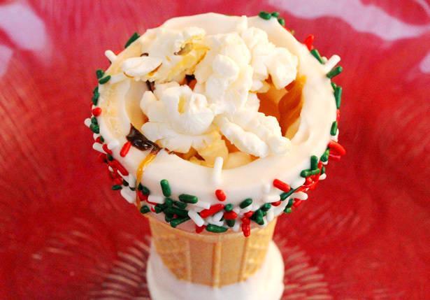 รูปภาพ:http://couponclippingcook.com/wp-content/uploads/2012/11/24-add-popcorn-to-cone.jpg