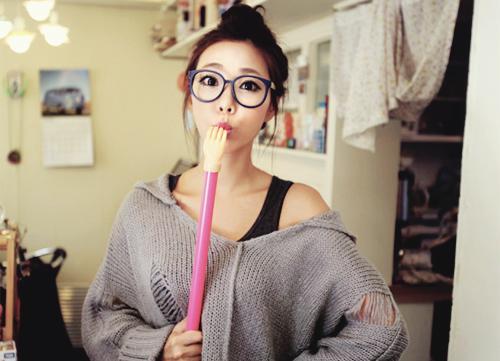 รูปภาพ:http://s3.favim.com/orig/43/beautiful-fashion-girl-glasses-korean-Favim.com-365483.jpg