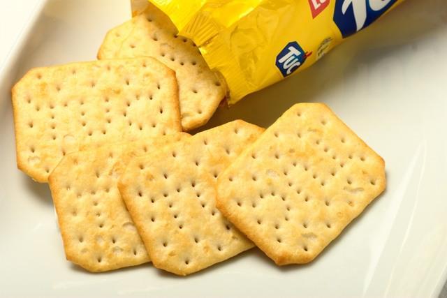 รูปภาพ:http://upload.wikimedia.org/wikipedia/commons/0/09/Tuc_Crackers_On_Plate_With_Packing_2012.jpg