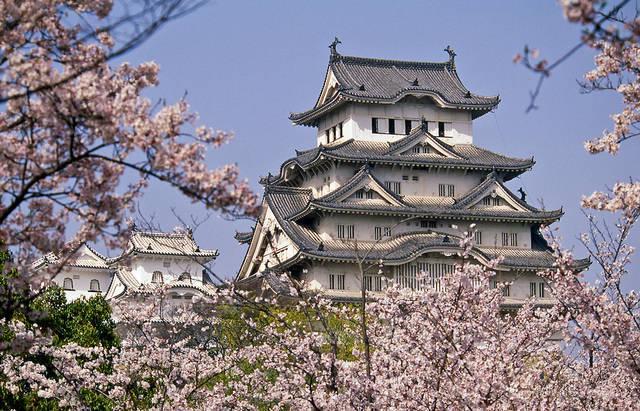 รูปภาพ:http://cdn.c.photoshelter.com/img-get2/I000032Ml0HR1ckU/fit=1000x750/200205-Himeji-castle-001.jpg