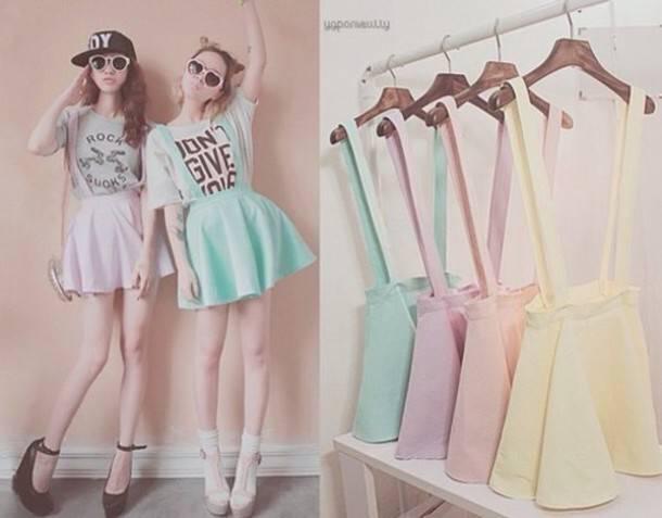 รูปภาพ:http://picture-cdn.wheretoget.it/ys4l61-l-610x610-skirt-pastel-pink-girly-cute-short+skirt-hipster-pastel+color+skirt-pastel+goth-gloves-hat-jacket-home+accessory.jpg