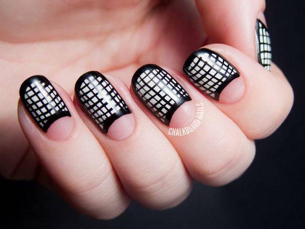 รูปภาพ:http://notedlist.com/wp-content/uploads/2015/08/half-moon-nails/1-half-moon-nail-art.jpg