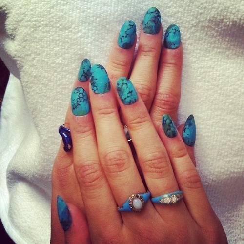 รูปภาพ:http://stuffpoint.com/nail-designs/image/249368-nail-designs-turquoise-stone-nails.jpg