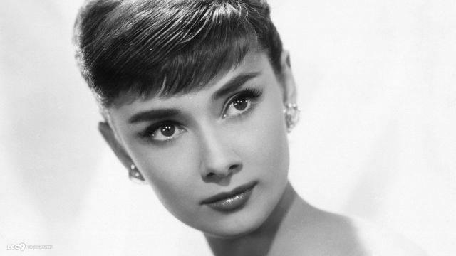 รูปภาพ:http://www.everythingaudrey.com/wp-content/uploads/2015/02/Audrey-Hepburn-Portrait-Everything-Audrey-84.jpg