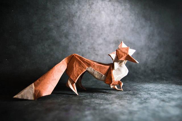 รูปภาพ:http://static.boredpanda.com/blog/wp-content/uploads/2015/11/origami-art-gonzalo-garcia-calvo-83__880.jpg