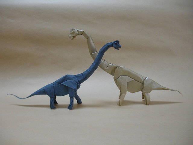 รูปภาพ:http://img12.deviantart.net/c86f/i/2013/330/f/6/origami_brachiosaurs_by_origami_artist_galen-d6vqatf.jpg