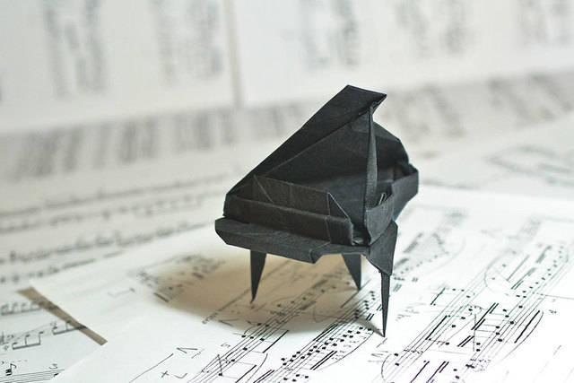 รูปภาพ:http://static.boredpanda.com/blog/wp-content/uploads/2015/11/origami-art-gonzalo-garcia-calvo-114__880.jpg