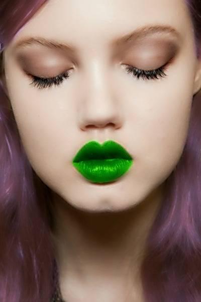 รูปภาพ:http://aelida.com/wp-content/uploads/2012/12/Green-Lipstick.jpg
