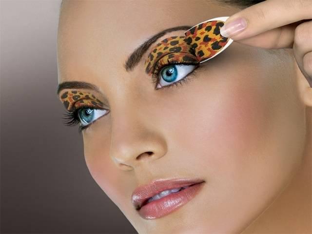 รูปภาพ:http://beauty-zone.org/wp-content/uploads/2013/01/Eye-catching-Make-up-for-a-Leopard-Dress.jpg