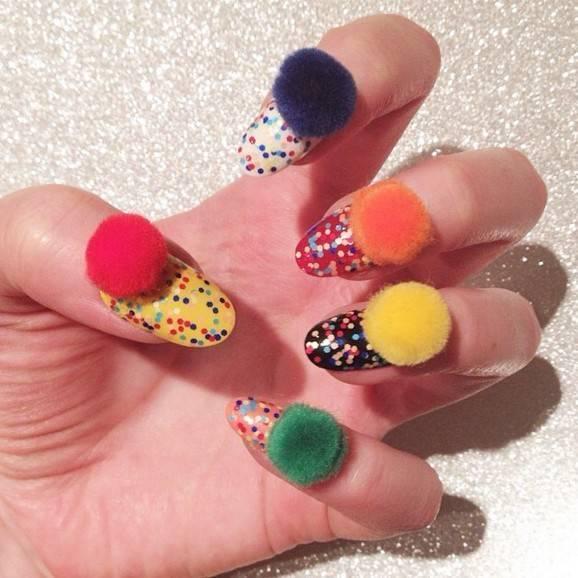 รูปภาพ:http://www.healthandtrend.com/wp-content/uploads/2016/03/Pom-Pom-Nails-1.jpg