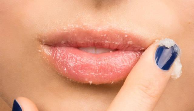 รูปภาพ:http://darklipstips.com/wp-content/uploads/2015/04/How-to-exfoliate-lips.jpg